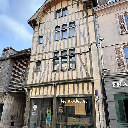 Apartament Rosalie - Hypercentre - Stationnement Facile Troyes